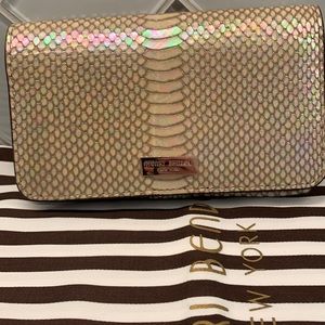 Henri Bendel phone wallet